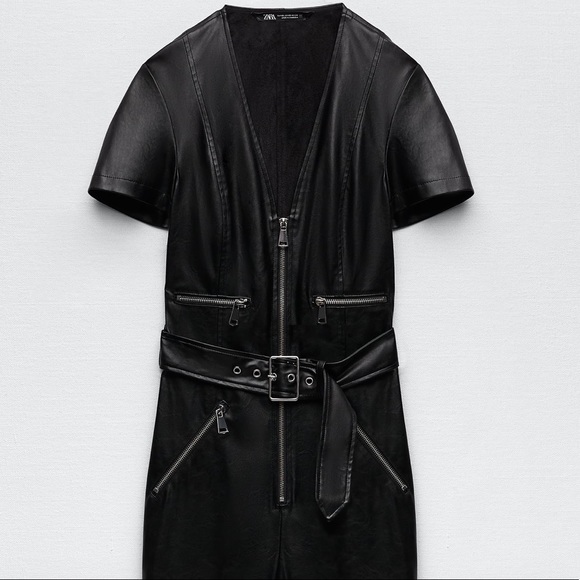 Zara ZIPPERED FAUX LEATHER V-Neck Short Sleeve JUMPSUIT Black Size S NEW - Picture 7 of 8